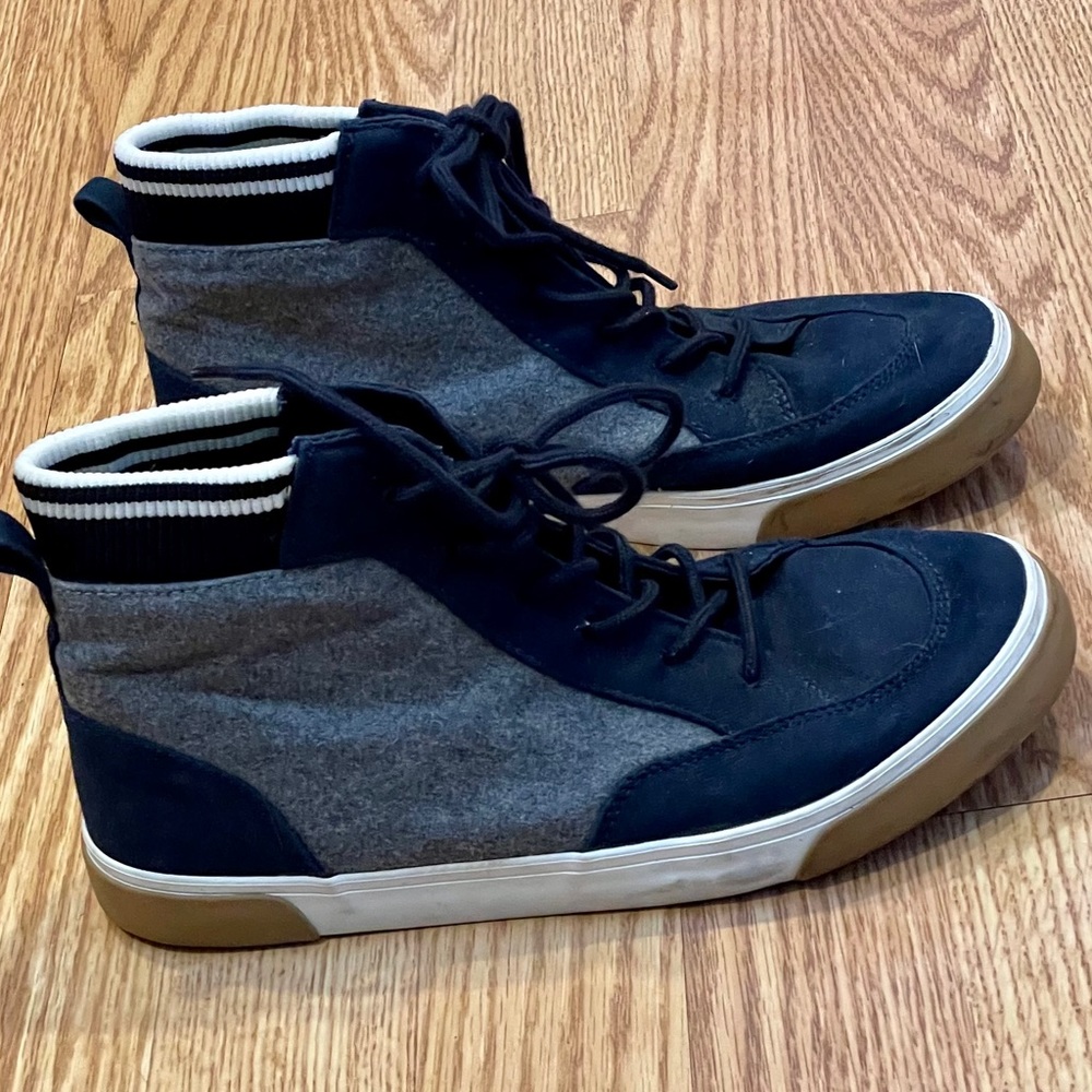 🔥MAKE OFFER🔥Old Navy mid-top Sneakers🔥 - Picture 1 of 6